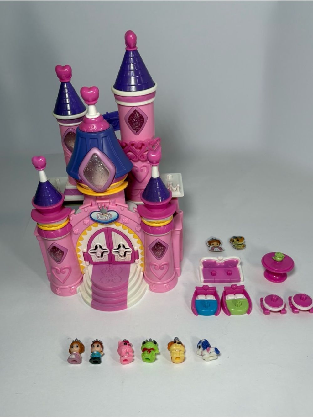 Squinkies Surprise Inside Deluxe Castle Playset + 6 Figures Accessories